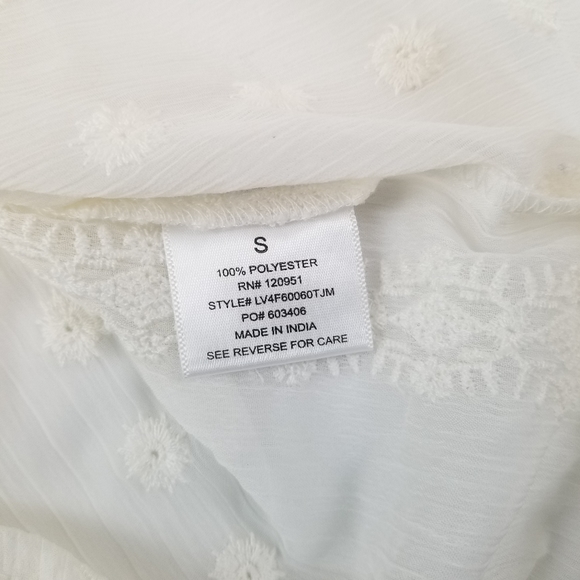 Olive and Oak White Sheer Eyelet Full Shoulder Front Blouse Popover Size S NWT - Picture 5 of 8